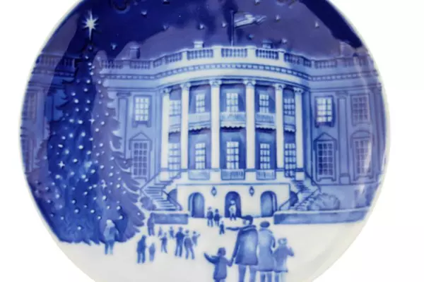 Royal Copenhagen Bing 1987 Christmas Eve Collector Plate 5" Blue & White