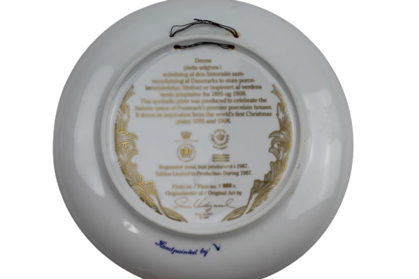 Royal Copenhagen 1987 Madonna with Child Collector Plate 8.25" - Good Condition