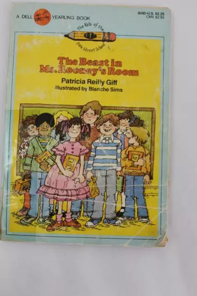 Vintage Dell Yearling Book "The Beast in Ms. Rooney's Room" Giff