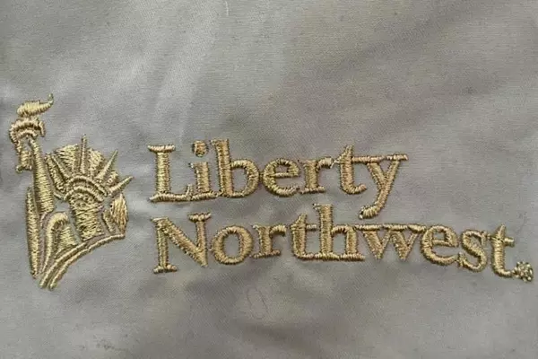 North End Liberty Northwest Women's M Baby Blue Long Sleeve Sweatshirt