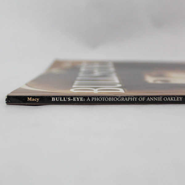 Bull's-Eye by Sue Macy National Geographic PB Book Annie Oakley 2001