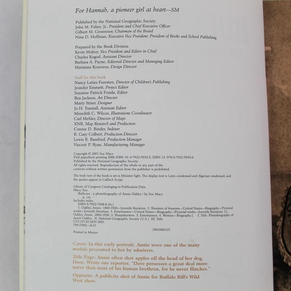 Bull's-Eye by Sue Macy National Geographic PB Book Annie Oakley 2001