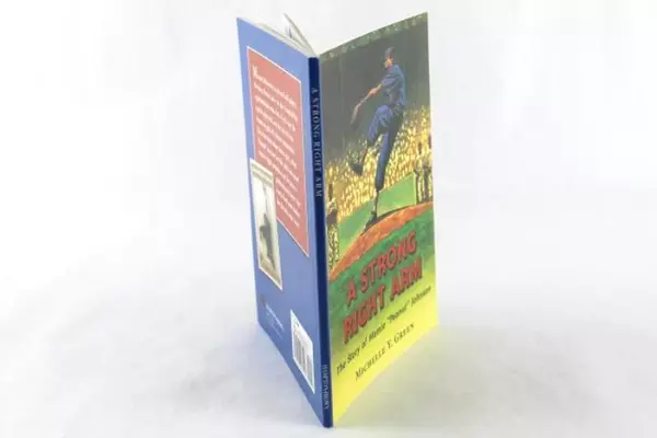 A Strong Right Arm by Michelle Y. Green Hampton Brown Paperback 2002