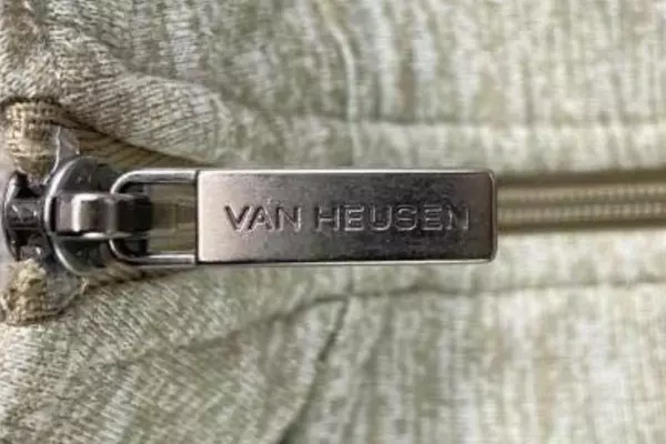 Van Heusen Men's Medium Beige Classic Fit Pullover Sweatshirt Long Sleeve