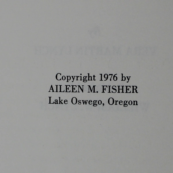 Vintage Rainbow's Gold by Vera Martin Lynch 1976 Book Pre-owned, Wear