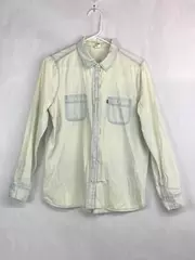 Vintage Levi's Distressed Denim Button-Up Shirt Women's M Light Wash Pre-Owned