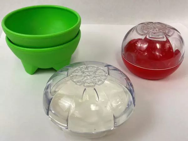 Lot of 4 Hutzler Plastic Food Containers Salsa Veggie Bowls - Good Condition