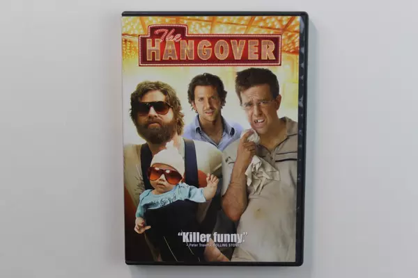 The Hangover DVD 2009 Warner Bros Rated R Zach Galifianakis Pre-owned