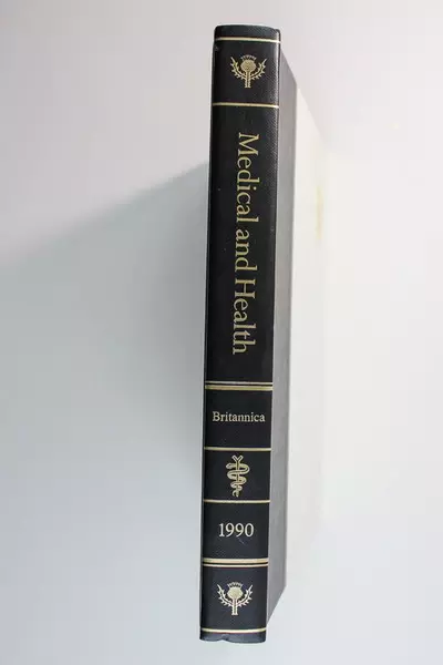 Encyclopaedia Britannica Medical & Health 1990 Book in Good Condition