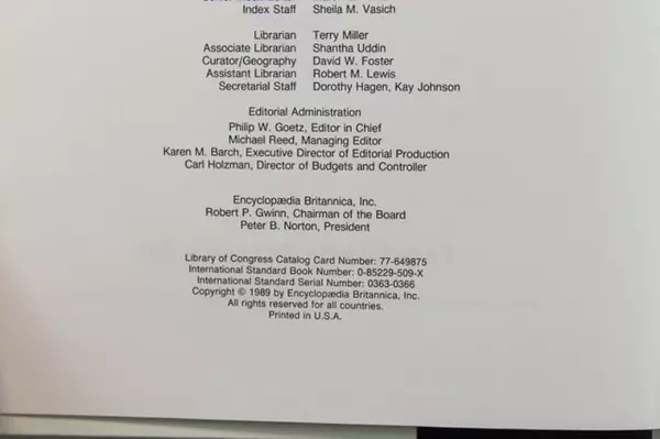 Encyclopaedia Britannica Medical & Health 1990 Book in Good Condition