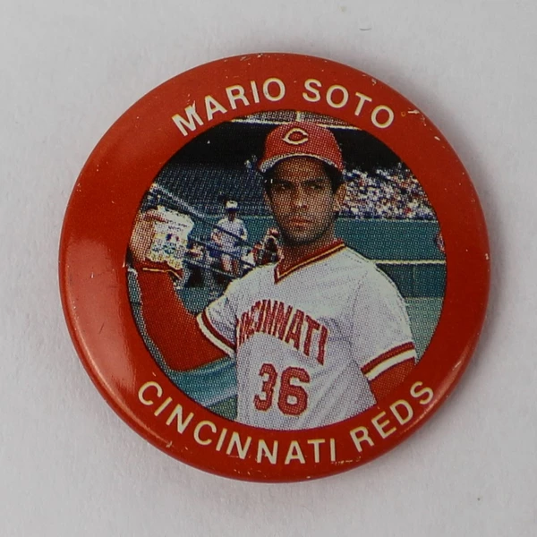 Lot of 4 Vintage 1984 MLB Funfoods Player Pins - Lynn, Soto, Pena, Lopez