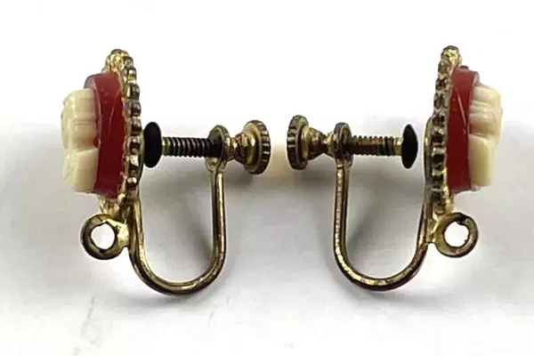 Vintage Gold Tone Hand Carved Shell Cameo Clip on Earrings