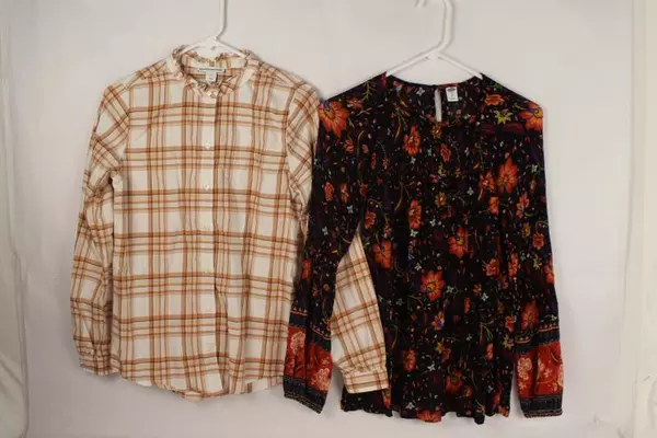 Lot of 2 Women's Tops XS Old Navy Floral & Amazon Essentials Long Sleeve Shirts