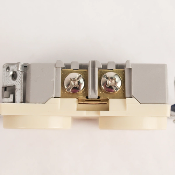 Lot of 6 Cooper 15A 125V Duplex Outlet Receptacles - Good Condition