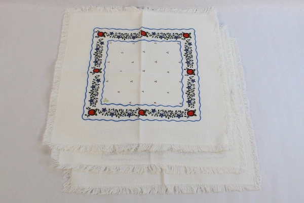 Lot of 9 Apple Fruit Themed Placemats Napkins & Runner Fringe Table Linens