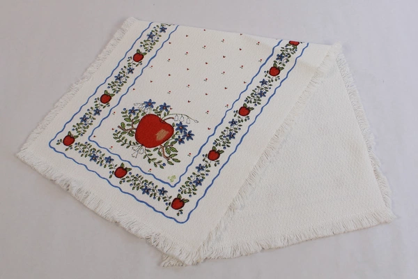 Lot of 9 Apple Fruit Themed Placemats Napkins & Runner Fringe Table Linens