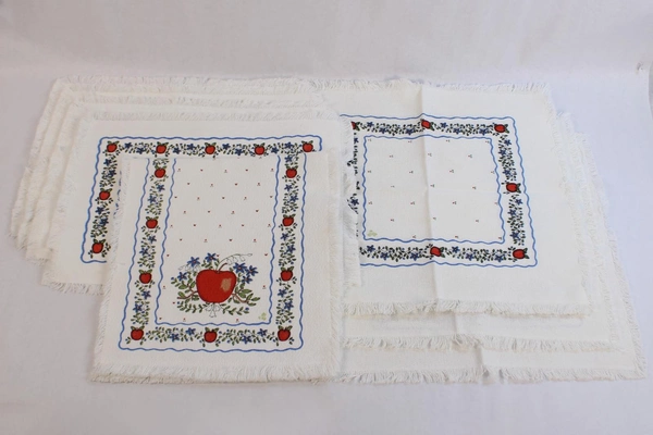 Lot of 9 Apple Fruit Themed Placemats Napkins & Runner Fringe Table Linens