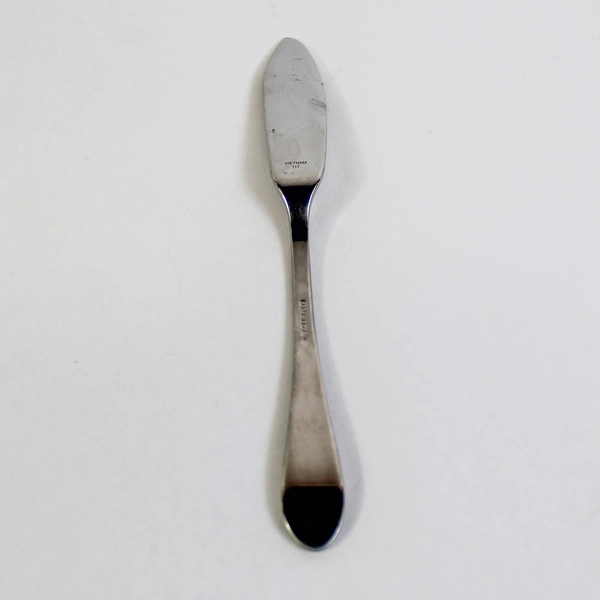 Oneida Ivory Stainless Butter Knife 7" Glossy Edge - Pre-Owned