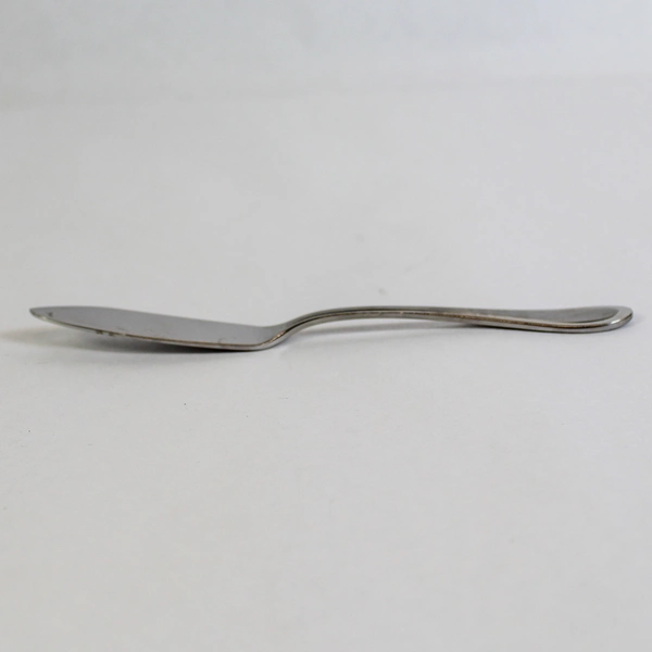 Oneida Ivory Stainless Butter Knife 7" Glossy Edge - Pre-Owned