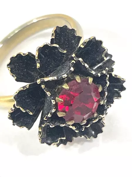 Women's Size 4 Adjustable Gold Tone Floral Garnet Gemstone Ring