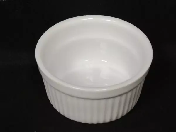 HIC Ribbed Porcelain Ramekin 3.5" Diameter 6 oz - Good Pre-Owned Condition