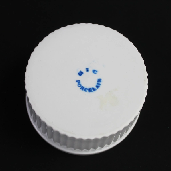 HIC Ribbed Porcelain Ramekin 3.5" Diameter 6 oz - Good Pre-Owned Condition