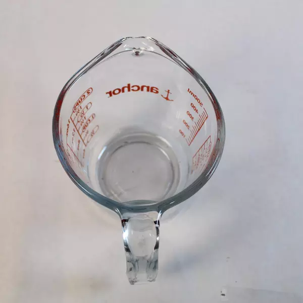 Anchor Hocking 2 Cup Glass Measuring Cup with Red Handle - Good Condition