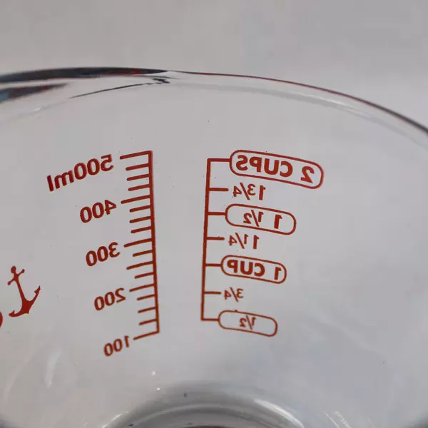 Anchor Hocking 2 Cup Glass Measuring Cup with Red Handle - Good Condition