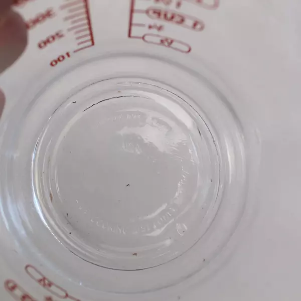 Anchor Hocking 2 Cup Glass Measuring Cup with Red Handle - Good Condition