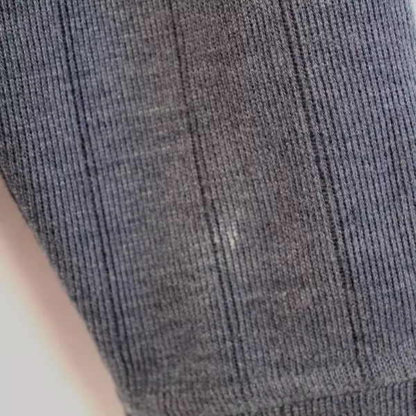 Columbia XCO Men's Large Navy Blue Pullover Sweater - Pre-owned, Stain