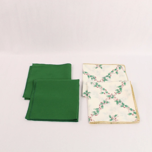Lot of 4 Vintage Christmas Cloth Napkins - 2 Green & 2 Holly Berry Design