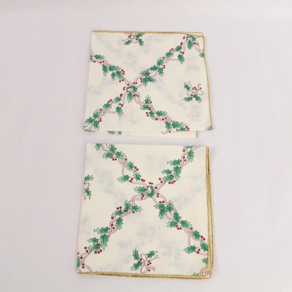 Lot of 4 Vintage Christmas Cloth Napkins - 2 Green & 2 Holly Berry Design