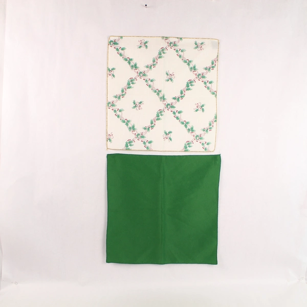 Lot of 4 Vintage Christmas Cloth Napkins - 2 Green & 2 Holly Berry Design