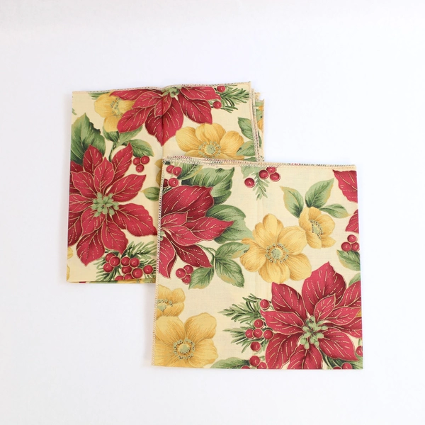 Lot of 4 Vintage Christmas Napkins Poinsettia & Green Cloth Linens