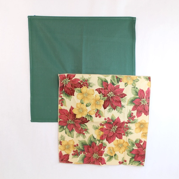 Lot of 4 Vintage Christmas Napkins Poinsettia & Green Cloth Linens