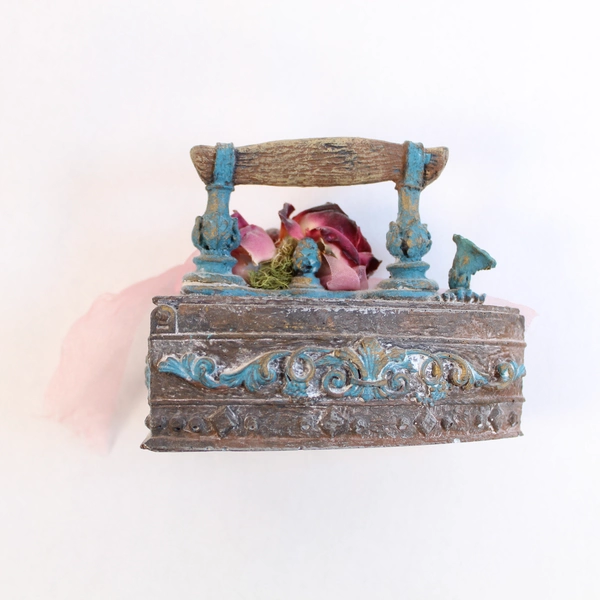 Keypoint Decorative Iron Paperweight with Floral Ribbon Accent - Vintage Charm