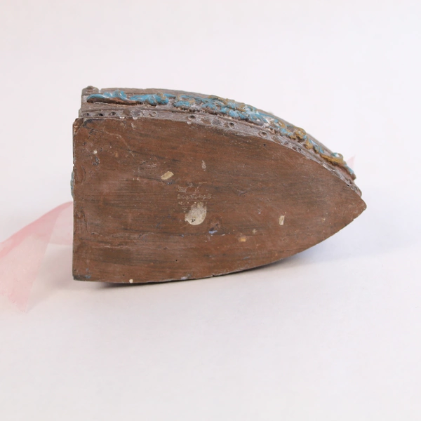 Keypoint Decorative Iron Paperweight with Floral Ribbon Accent - Vintage Charm