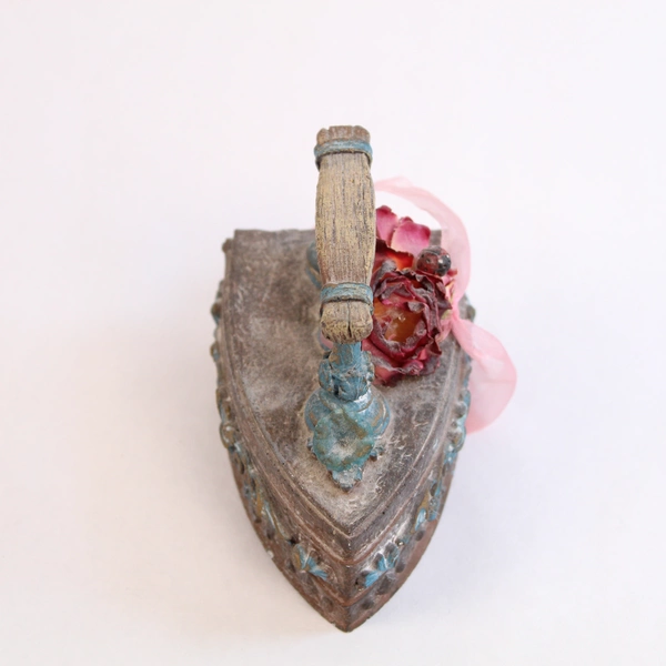 Keypoint Decorative Iron Paperweight with Floral Ribbon Accent - Vintage Charm