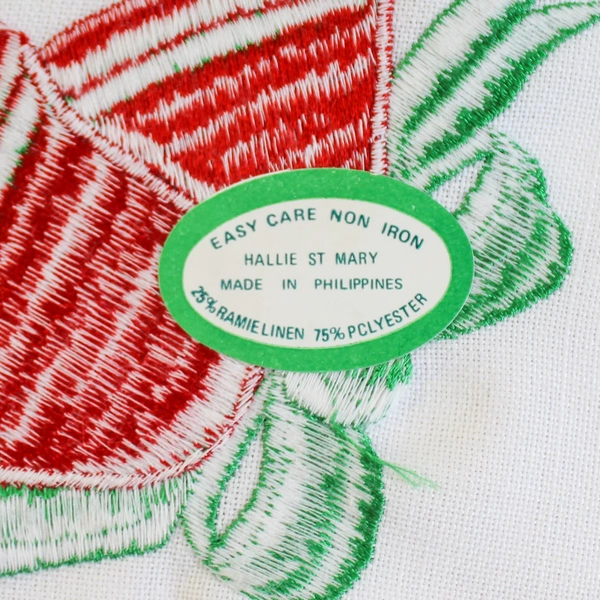 Lot of 2 Vintage Christmas Placemats & 2 Red Napkins - Festive Decor