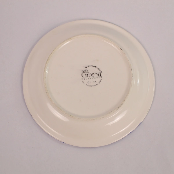 Gibson Snowman Decorative Plate 7.75" Holiday Decor - Pre-Owned with Character