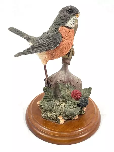 Handcrafted Stafford Collection Robin Figurine with Blackberries Pre-Owned
