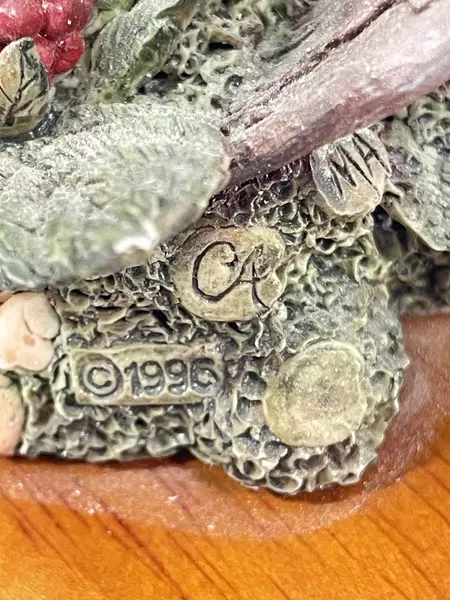 Handcrafted Stafford Collection Robin Figurine with Blackberries Pre-Owned