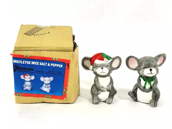 Vintage Mistletoe Mice Salt & Pepper Set, Christmas Decor - 2 Pieces