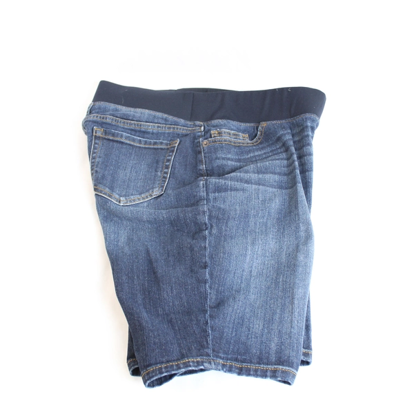 Time and Tru Maternity Jean Shorts Size M Dark Wash Stretch Denim Good Condition