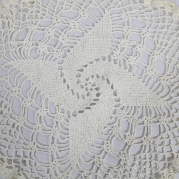 Vintage Crocheted Doily 15" White Pinwheel Scalloped Hem Pre-Owned Stains