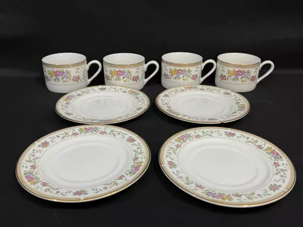 Set of 4 Farberware Bellini Floral Pattern Flat Bottom Cups And Saucers