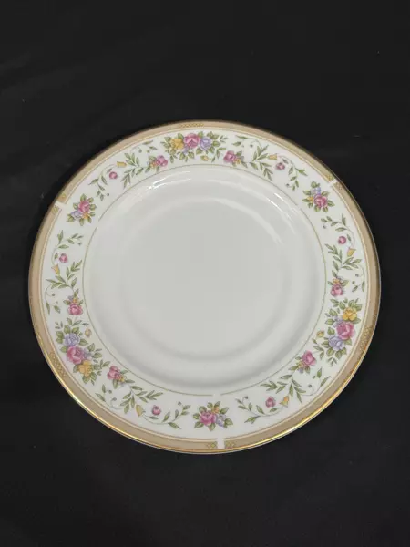 Set of 4 Farberware Bellini Floral Pattern Flat Bottom Cups And Saucers