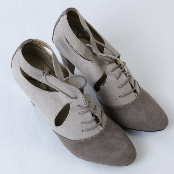 Cushion Walk By Avon High Heels Shoe's Women's Size 9 Taupe Lace Up 