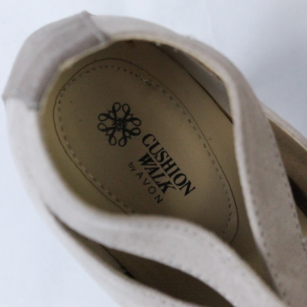 Cushion Walk By Avon High Heels Shoe's Women's Size 9 Taupe Lace Up 