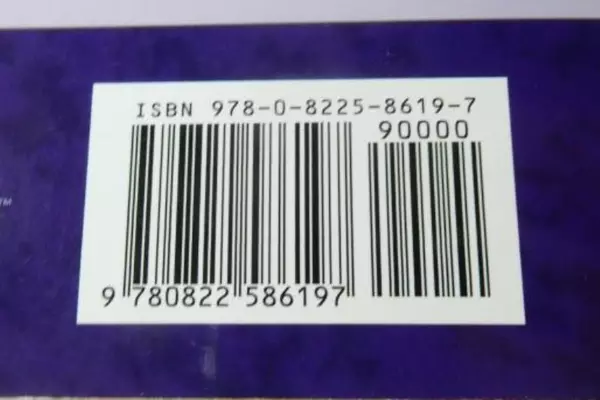 Roberto Clemente: A Life of Generosity Paperback 2008 Lerner Pre-owned Book